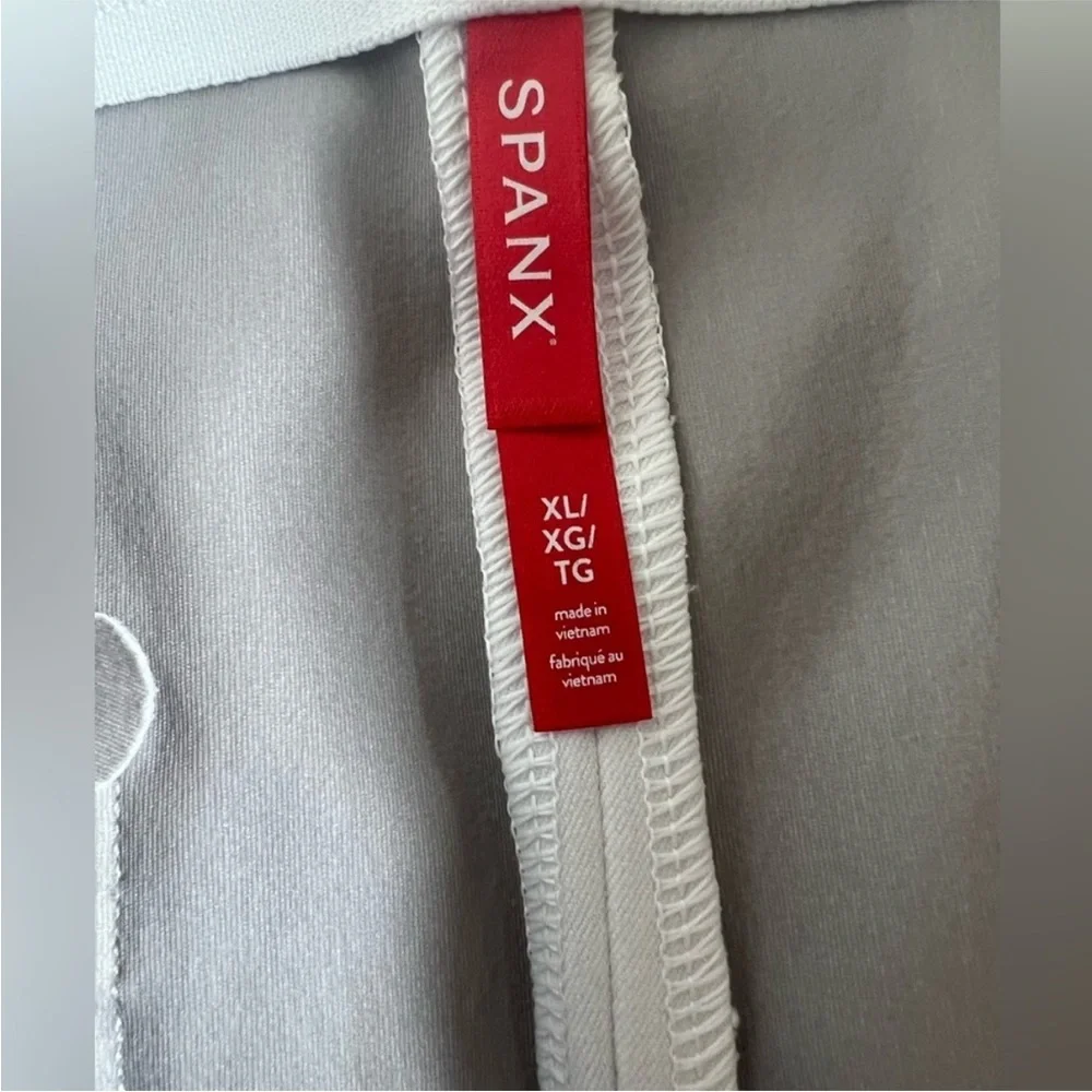 Spanx‎ 20375R Silver linings 4” short Classic White